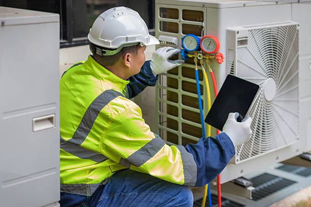 Professional Ac Installation technician working in Center, TX